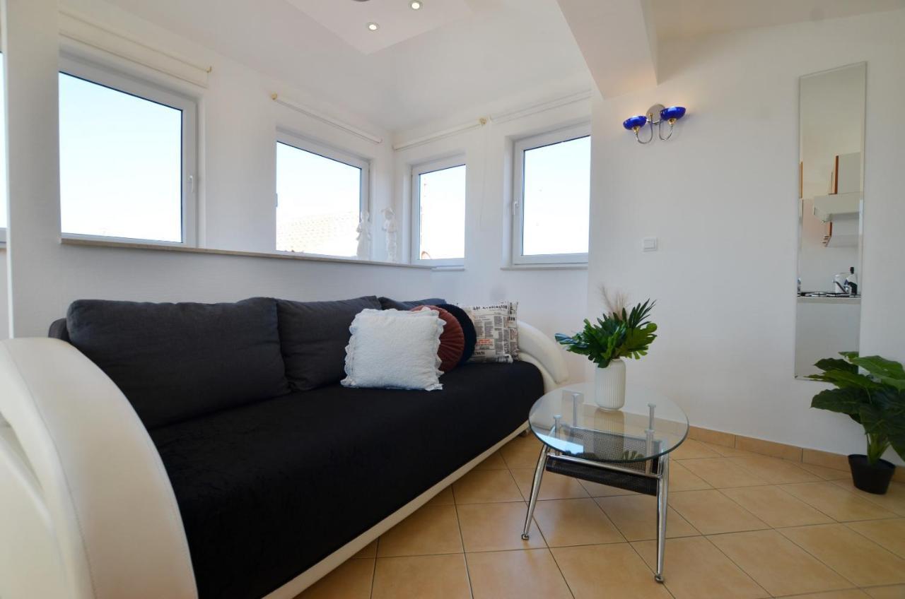 Peter Apartment Ровінь Екстер'єр фото